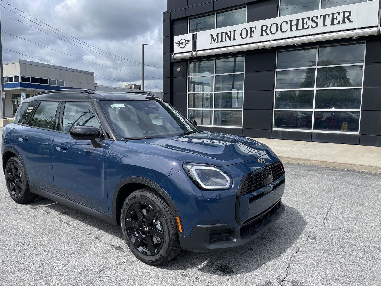 2027 MINI COUNTRYMAN SIGNATURE PLUS in Indigo Sunset Blue Metallic — front three-quarter view