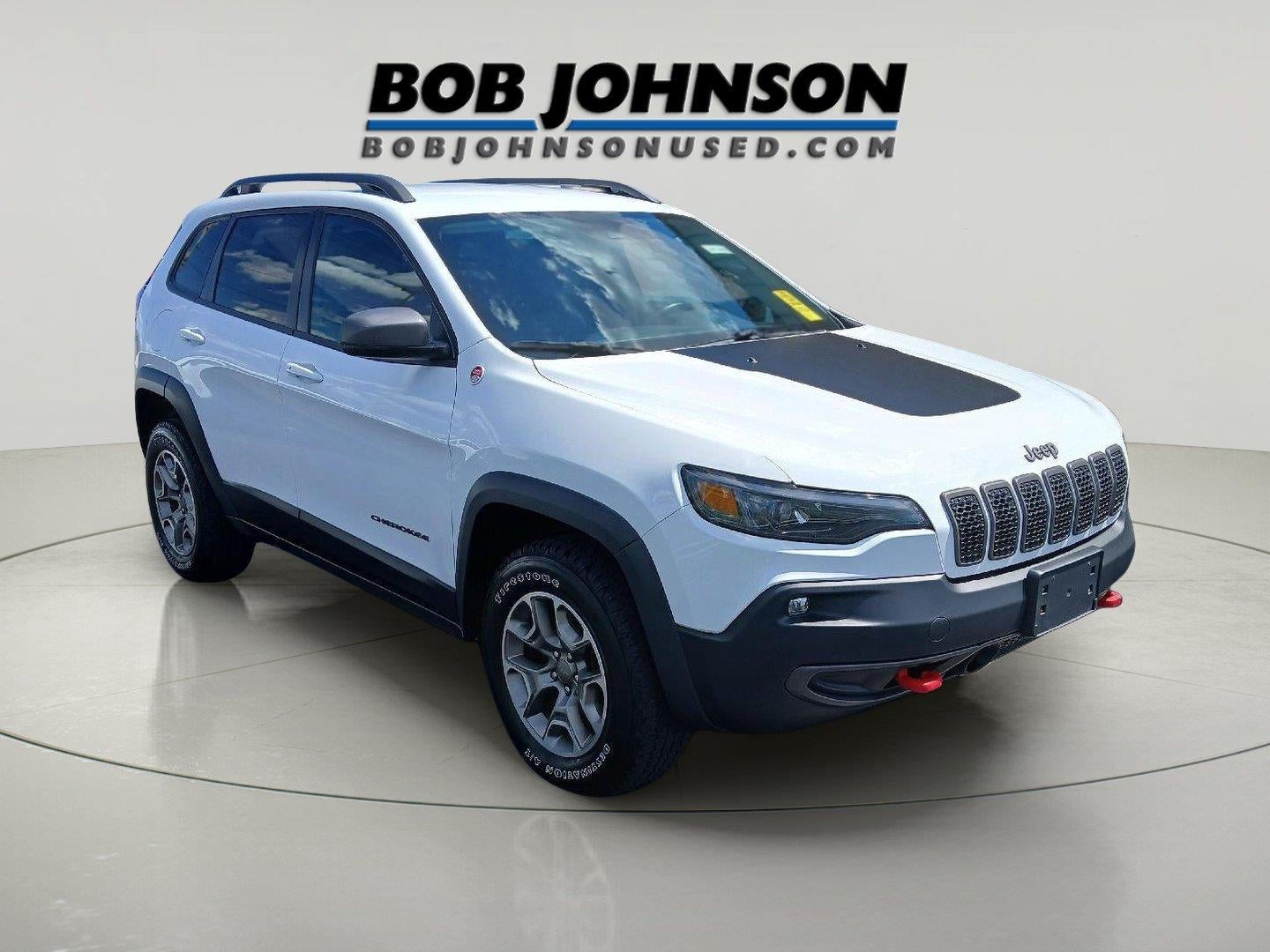 2021 Jeep Cherokee Trailhawk in Bright White Clearcoat — front three-quarter view