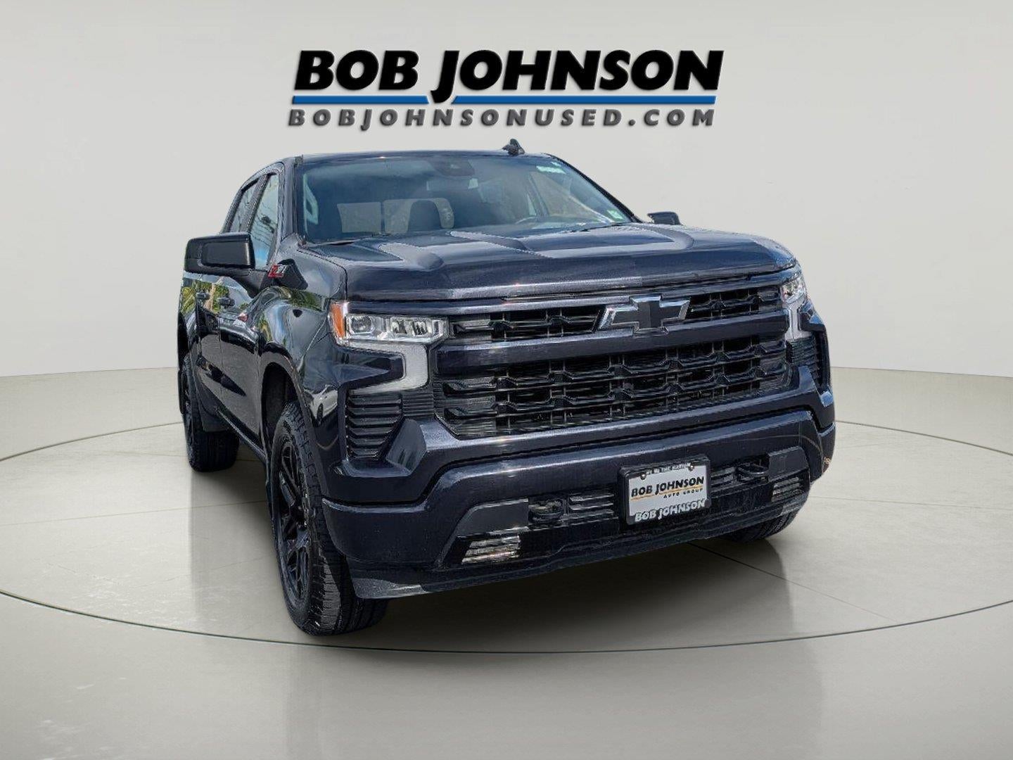 2023 Chevrolet Silverado 1500 4WD CREW CAB 147 RST in Gy — front three-quarter view