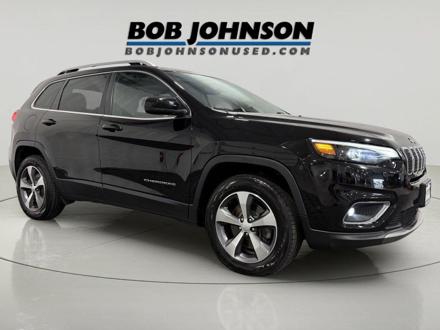 2021 Jeep Cherokee Limited 4x4 in Diamond Black Crystal Pearlcoat — front three-quarter view