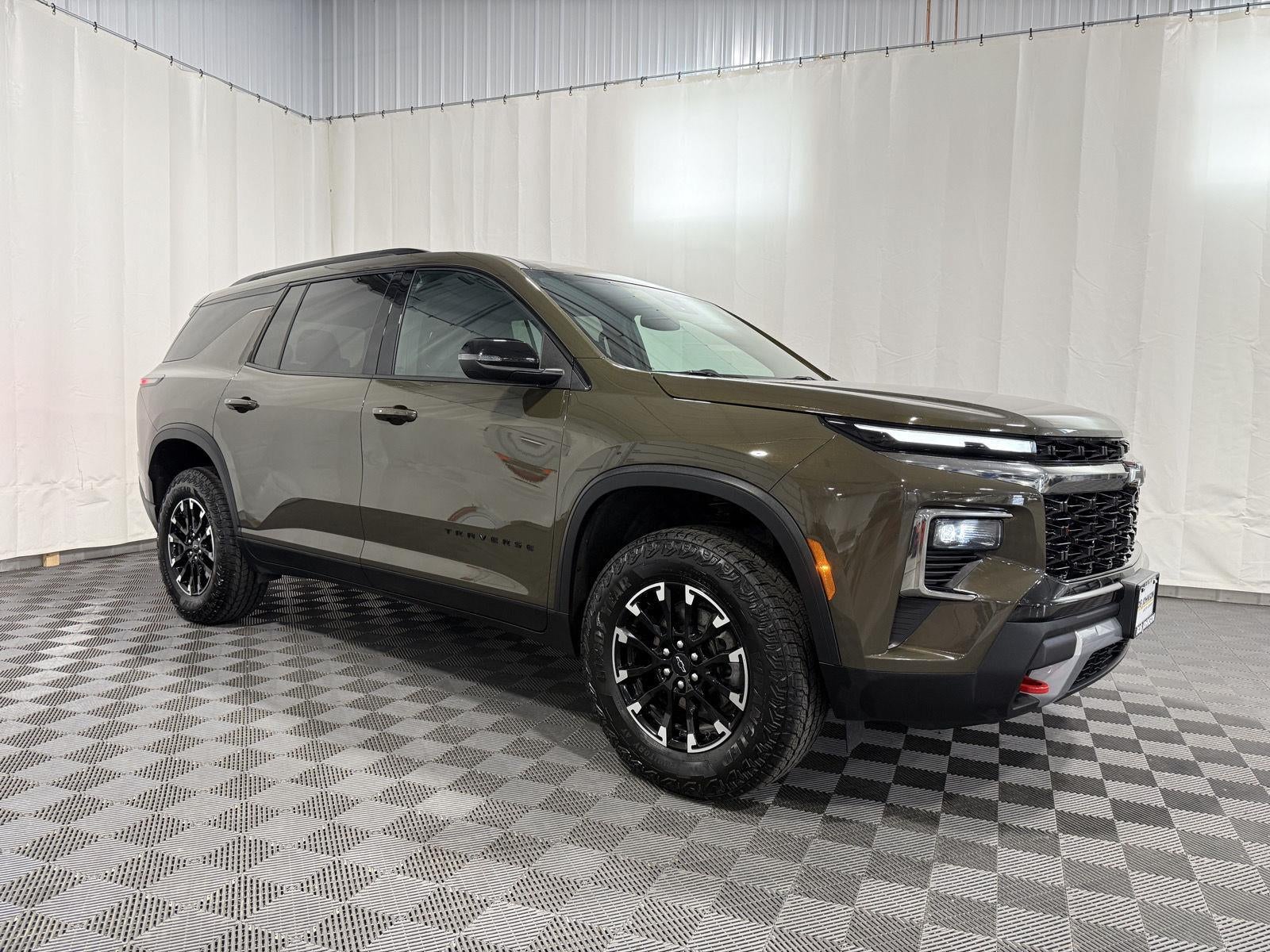 2025 Chevrolet Traverse AWD Z71 in Harvest Bronze Metallic — front three-quarter view