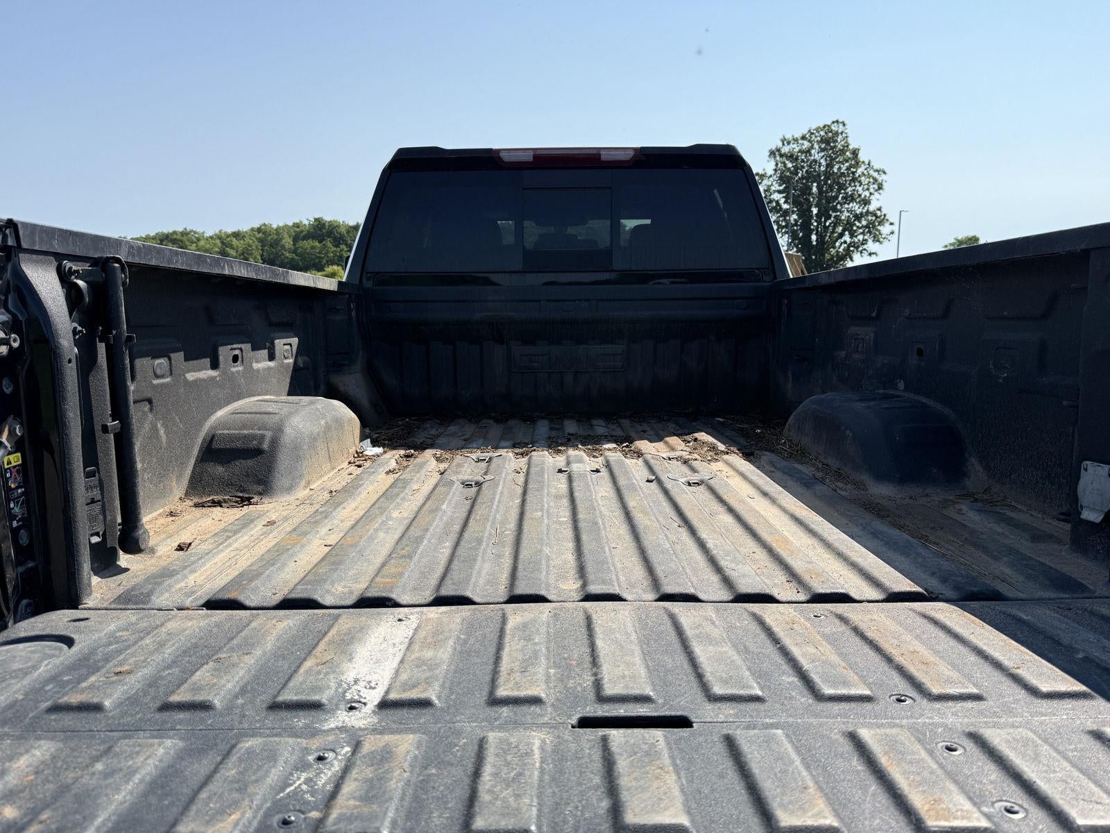 2022 GMC Sierra 2500HD 4WD Double Cab Standard Bed SLE in Onyx Black — front three-quarter view