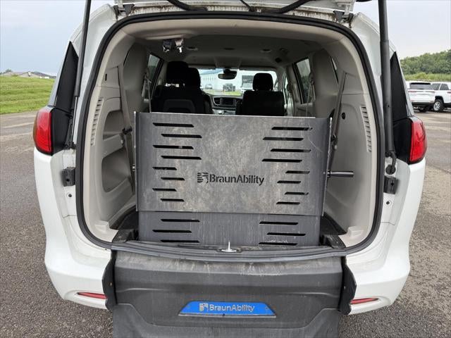 2023 Chrysler Voyager — detail view