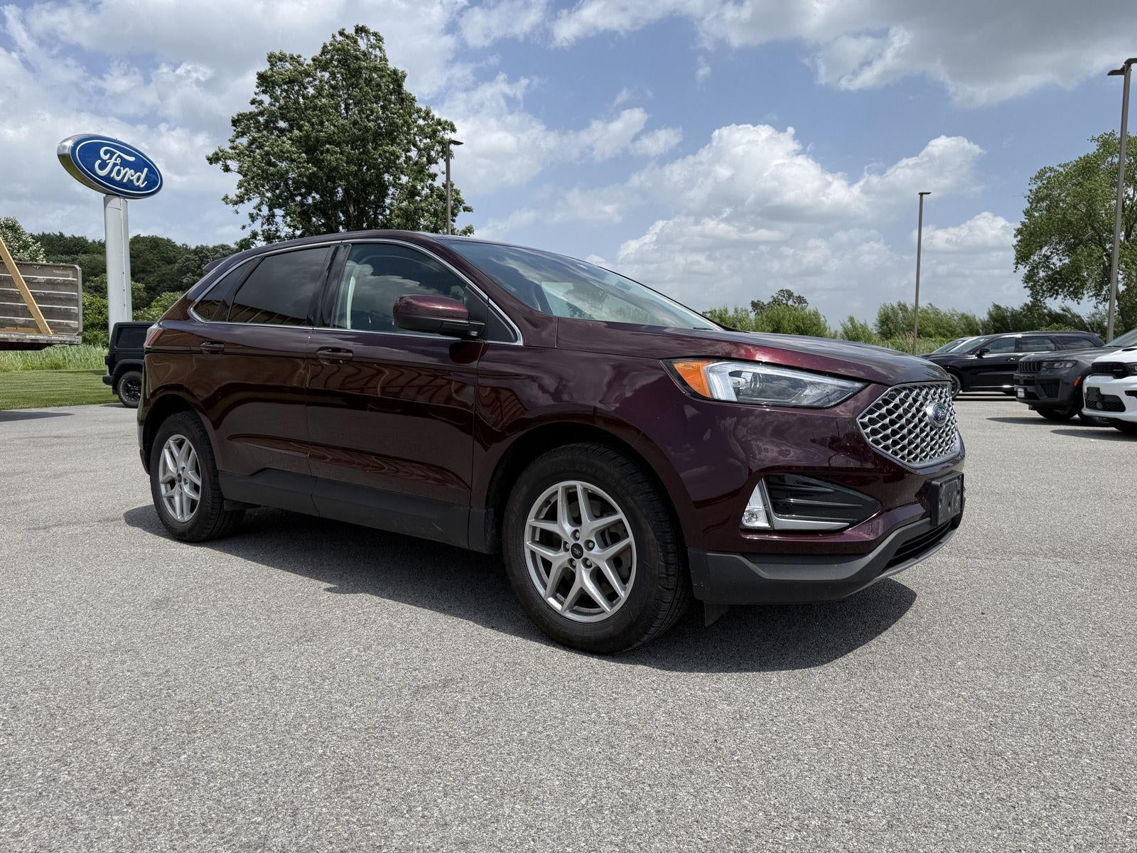 2023 Ford Edge SEL in Burgundy Velvet Metallic Tinted Clearcoat — front three-quarter view