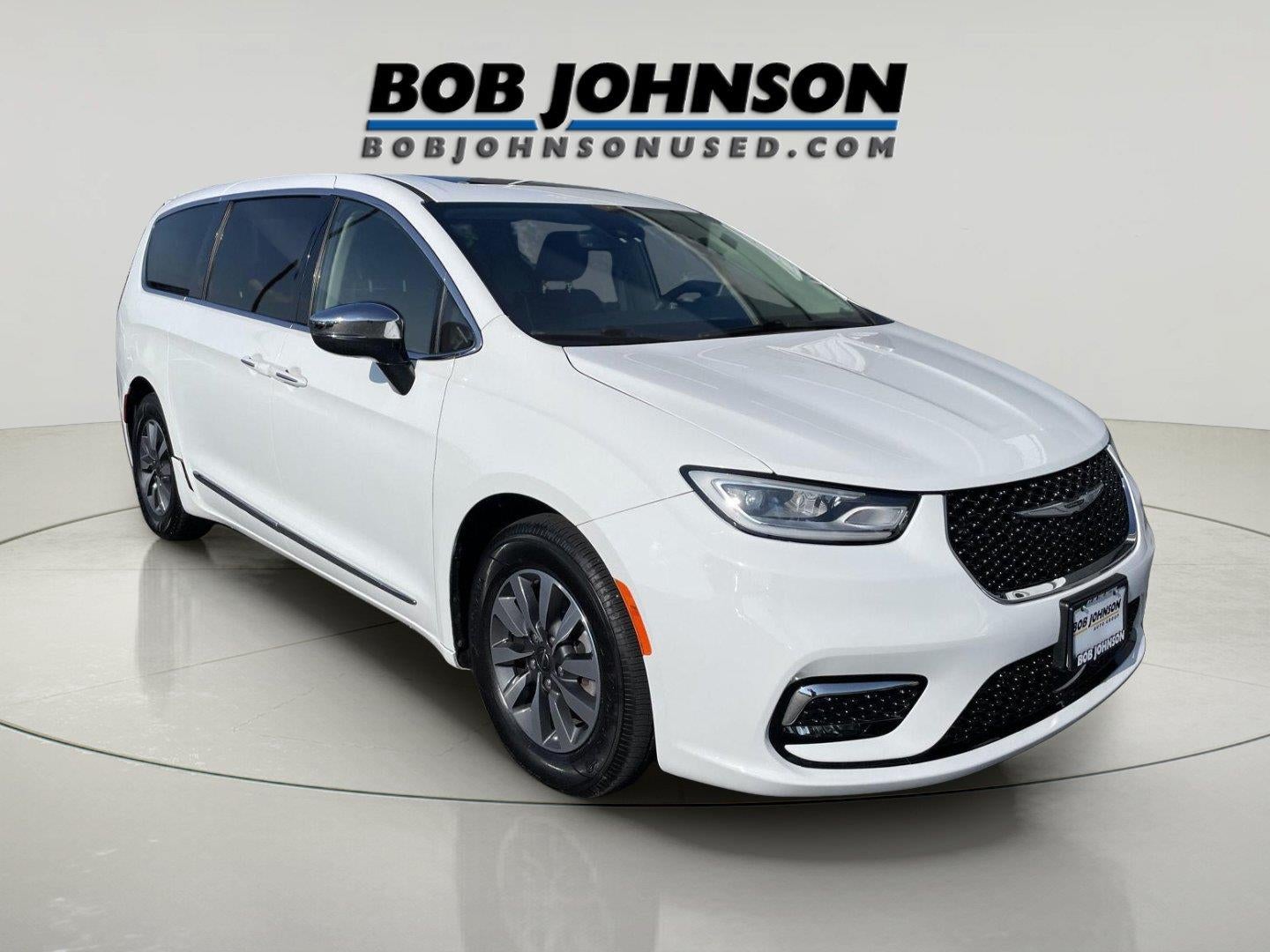 2023 Chrysler Pacifica Hybrid Limited in Bright White Clearcoat — front three-quarter view